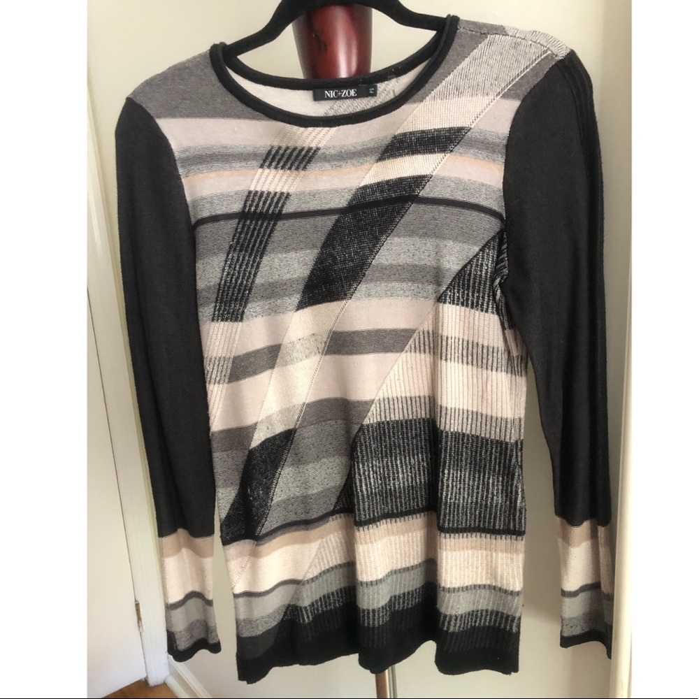 Nic + Zoe sweater size S (barely worn)